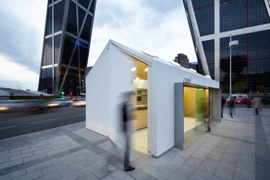 Kiosco de reunión Plaza Castilla . Madrid . Madrid . España