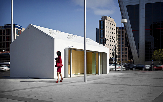 Kiosco de reunión Plaza Castilla . Madrid . Madrid . España