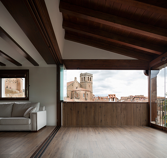 Casa entre el Castillo y el Huerto . Mora de rubielos . Teruel . España