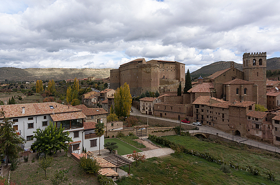 Casa entre el Castillo y el Huerto . Mora de rubielos . Teruel . España