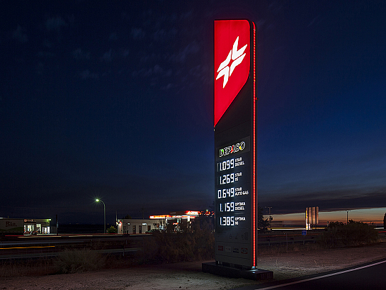 Cepsa Estación de Servicio . Adanero . Ávila . España