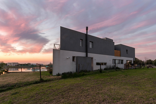Casa TZ / Centro Cero Estudio . Don Torcuato . Buenos Aires . Argentina