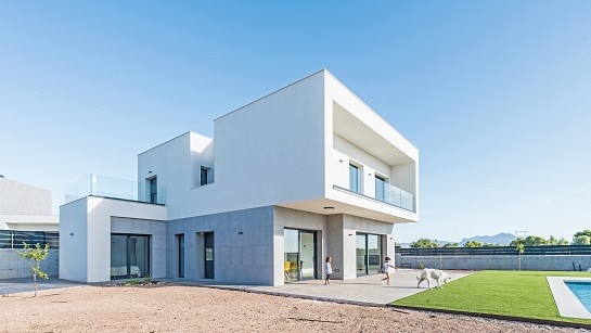 Vivienda unifamiliar y piscina . San Vicente del Raspeig . Alacant . España