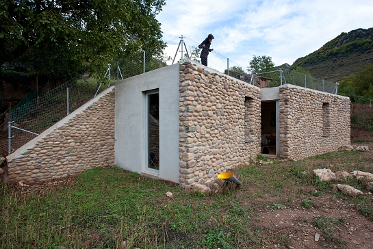 Refugio entre muros . Anguiano . La Rioja . España