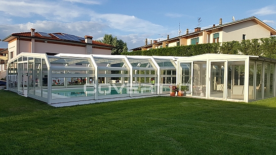 Cubierta de piscina telescópica.