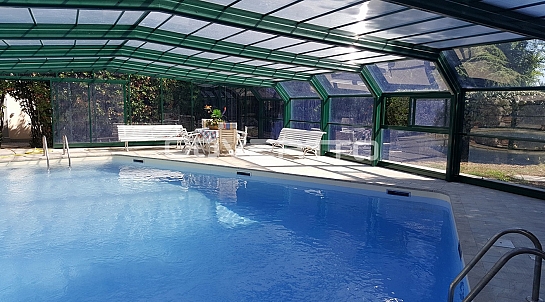 Cubierta de piscina en cristal