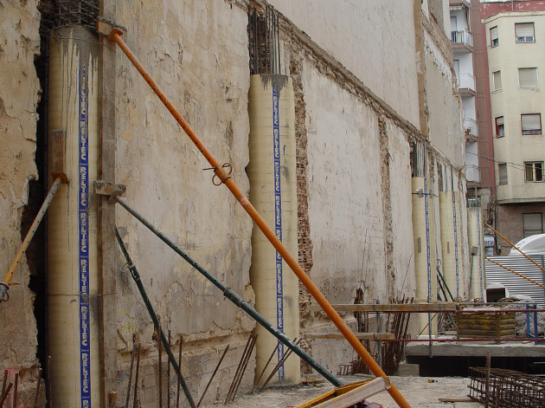 Encofrado pilar medianero
