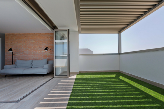 PÉRGOLA BIOCLIMÁTICA SAXUN EN EXCLUSIVO ÁTICO
