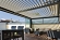 PÉRGOLA BIOCLIMÁTICA SAXUN INSTALADA EN CHALET MINIMALISTA