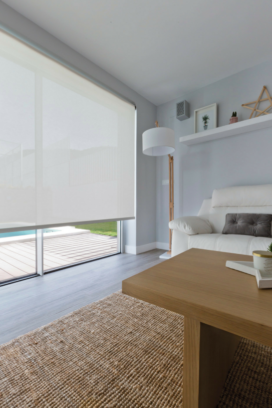 ESTORES ENROLLABLES EN VIVIENDA DE LUJO