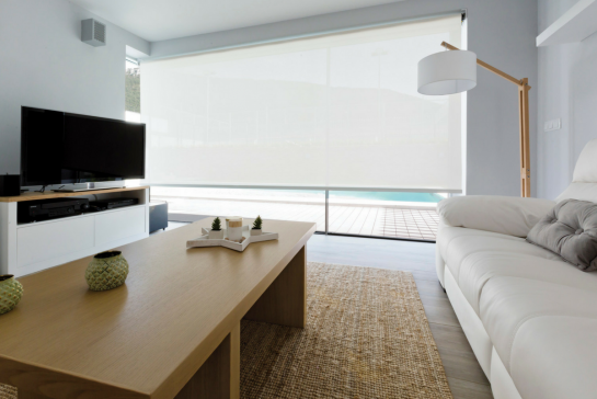 ESTORES ENROLLABLES EN VIVIENDA DE LUJO