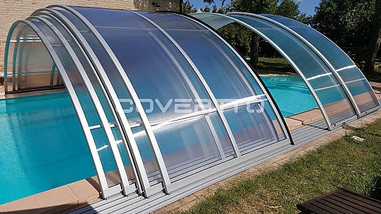 Cubierta de piscina curva