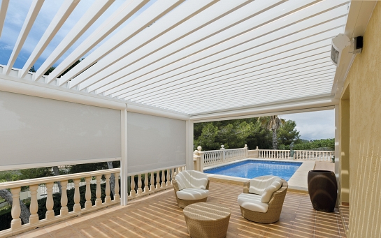 PÉRGOLA EN CASA DE VERANO