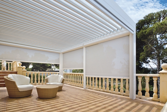 PÉRGOLA EN CASA DE VERANO