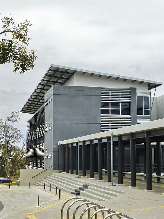 COMBINACIÓN DE CELOSÍAS O-210 E “I” PARA PROTEGER UNA INSTITUCIÓN ACADÉMICA
