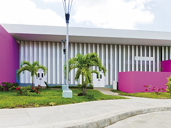 CELOSÍA R-400 PARA PROTEGER EDIFICIO DESTINADO A USO SANITARIO