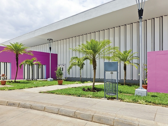 CELOSÍA R-400 PARA PROTEGER EDIFICIO DESTINADO A USO SANITARIO